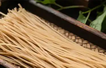 ​मीठे आलू सेंवई प्रोसेसर कैसे लागत में कटौती कर सकते हैं और दक्षता बढ़ा सकते हैं? क़िनहुआंगदाओ टोंगयौ आलू उद्योग थर्मल ऊर्जा भंडारण के साथ ऊर्जा खपत की चुनौतियों का समाधान करता है
